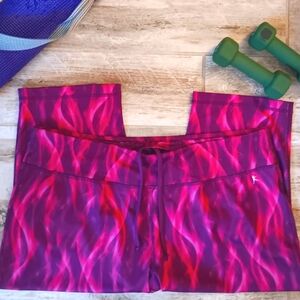 Danskin Now Fitted Cropped Capri Drawstring Waist Leggings